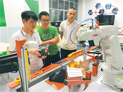 男生機電技術應用專業就業前景 畢業包分配嗎