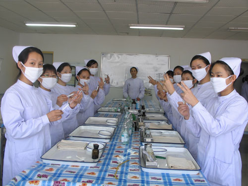 初中畢業可以學護士嗎