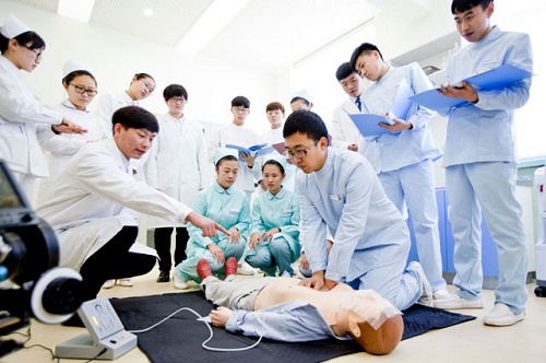 初中生為什么不能直接報臨床醫學和口腔醫學呢？