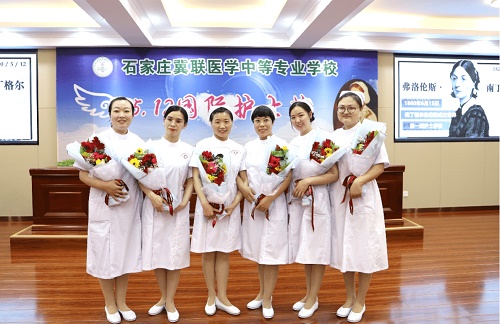 初中畢業想當牙醫學什么專業