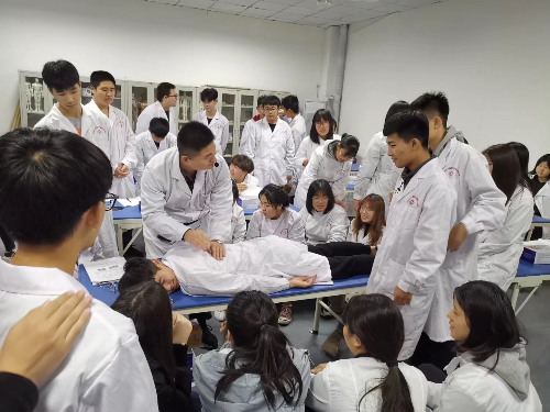 以后想當臨床醫生，上石家莊冀聯醫學中專學校選什么專業？