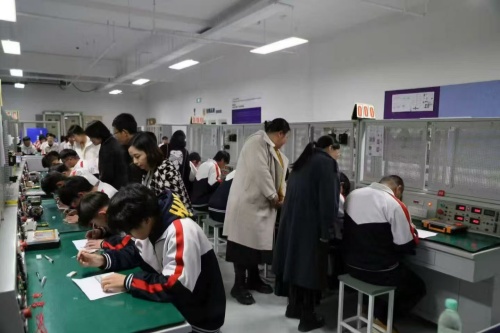 石家莊東華鐵路學(xué)校機電專業(yè)實訓(xùn)學(xué)出真技術(shù)嗎？