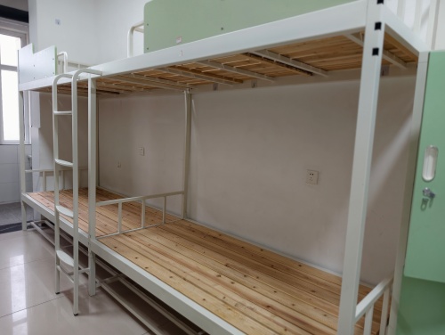 石家莊東華鐵路學(xué)校學(xué)生讓帶手機嗎？