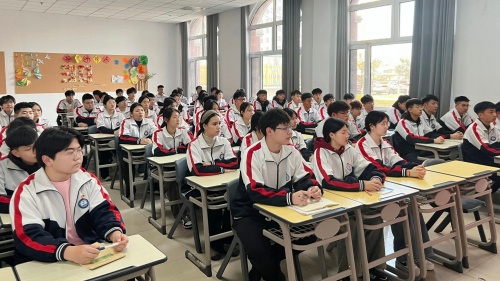 沒有報名中考能上石家莊東華鐵路學校嗎？